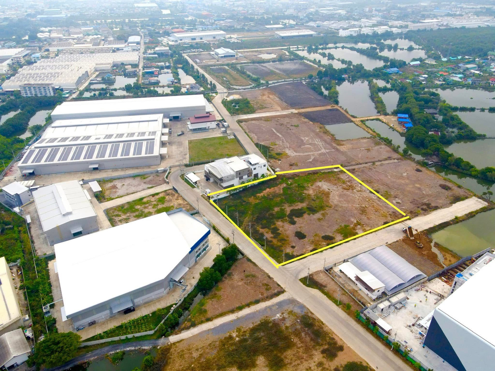 Purple land, 5 rai 59 square wa, can make any type of factory. Feng Shui Dragon Belly  Next to a 14 meter wide road  Filled and ready to use  Convenient travel near the Industrial Ring Road, Bhumibol Bridge, Suksawat.