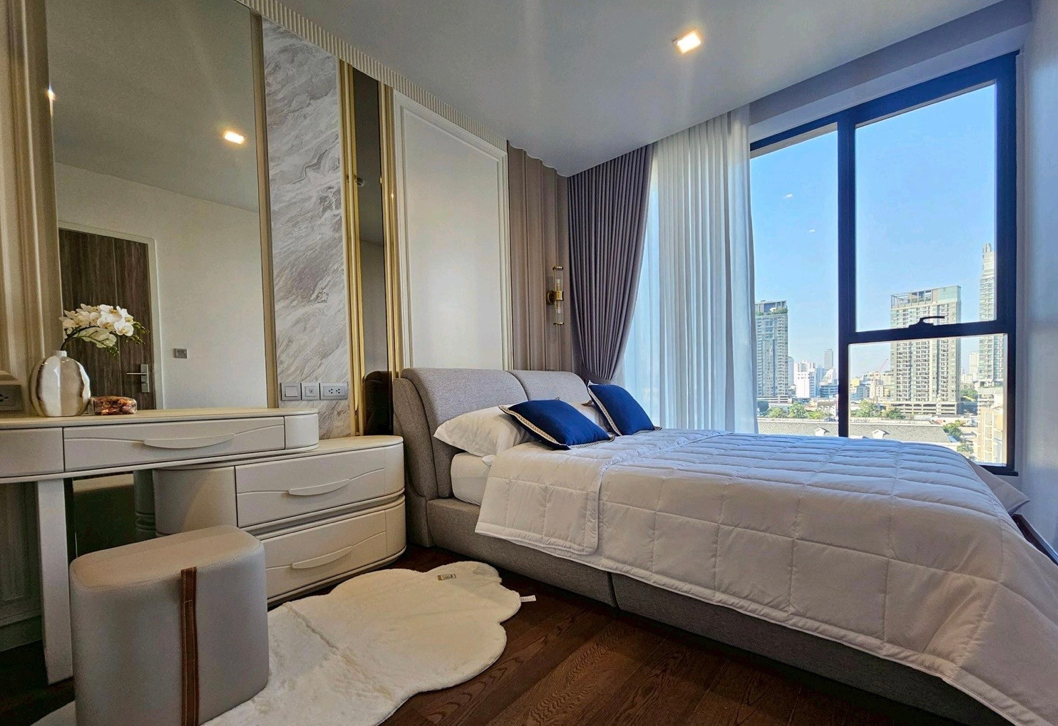 For rent Ideo Q Sukhumvit 36, beautiful, cheap, good location, ready to move in, near BTS Thonglor, if interested contact Line @841qqlnr