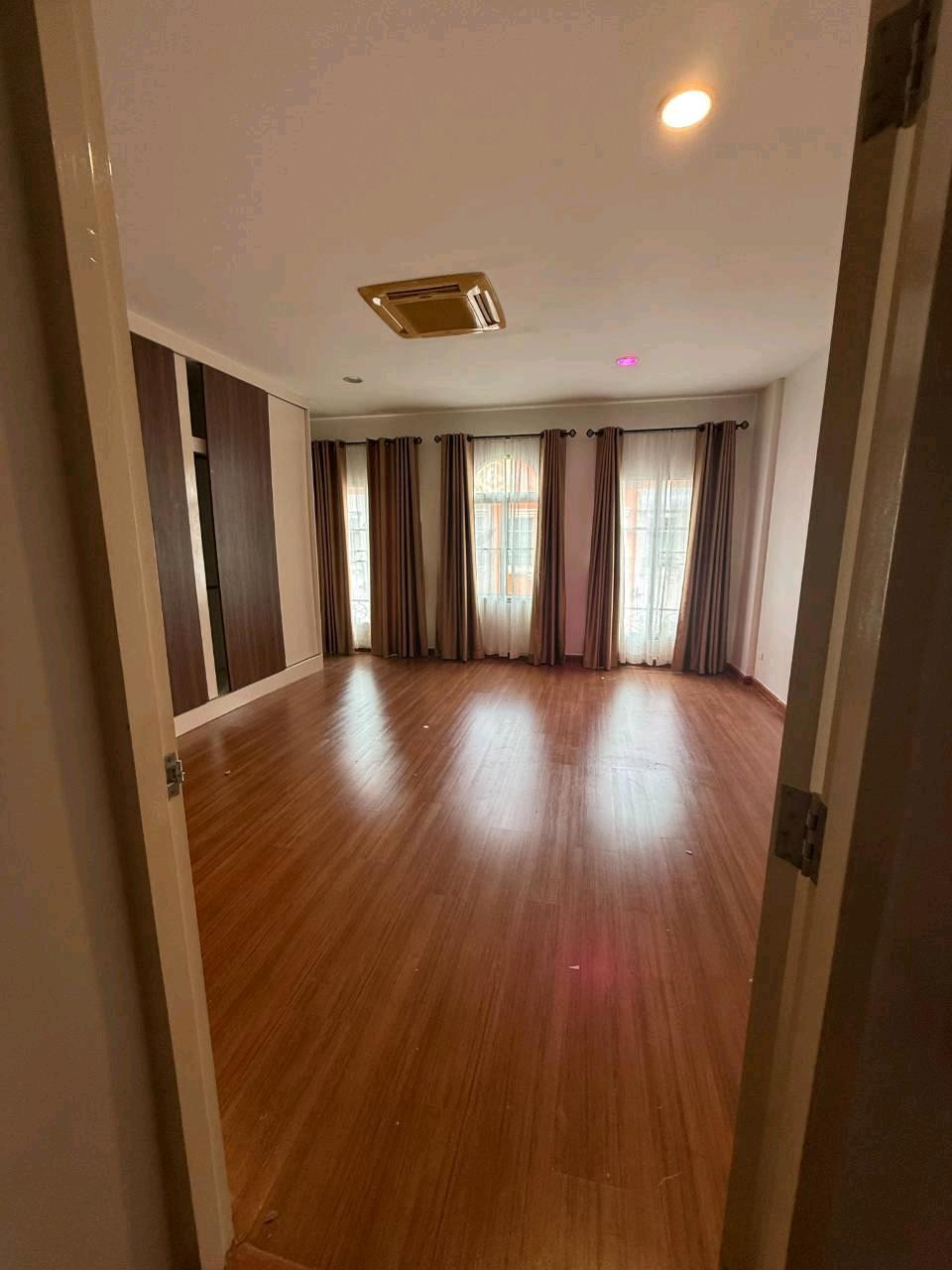 Baan Klang Muang Luzern Sukhumvit (On Nut 46)