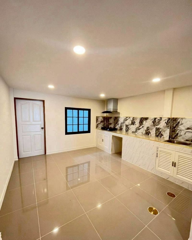Beautiful renovated townhouse for sale, ready to move in! Hong Prayun Village 1, Bang Bua Thong (near Bang Phlu intersection and the BTS is only 5 minutes) Good location, very convenient to travel. There are many routes to enter and exit. Complete additio – รูปที่ 3