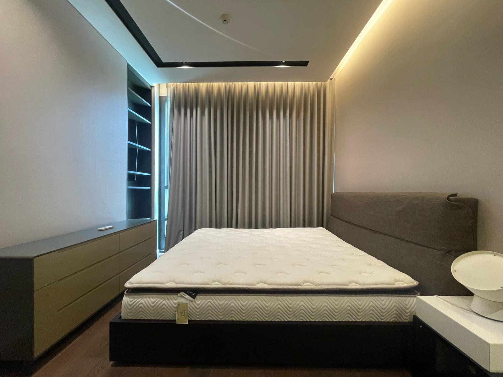 Luxury Deal of the Year! The Bangkok Thonglor, corner room, 2 BEDROOM 2 BATHROOM, 84 sq m. The  accepts a heavy loss.