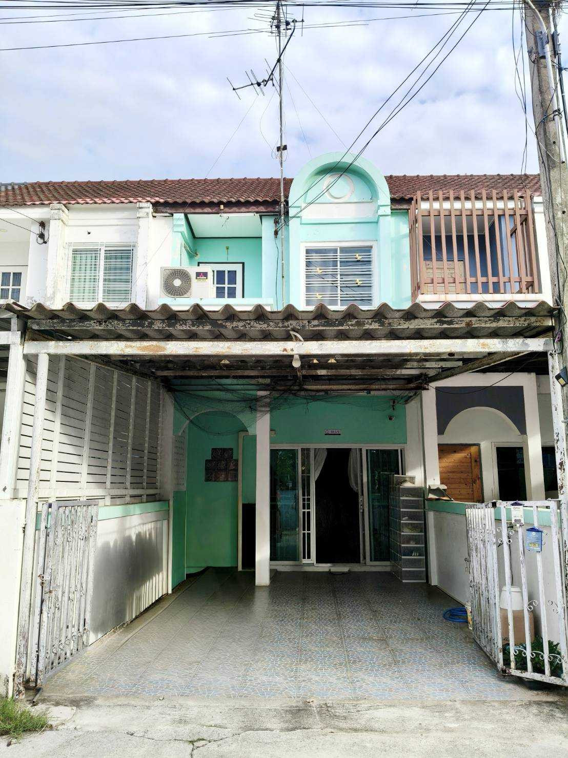 Townhouse, 2 bedrooms, 2 bathrooms, near Makro 1, Phitsanulok. Townhouse, 2 bedrooms, 2 bathrooms, near Makro 1, Phitsanulok.