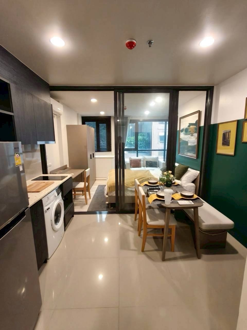 🔥Condo for rent XT Huai Khwang 🔥Only 75 meters from MRT Huai Khwang, ready to move in, pets not allowed.