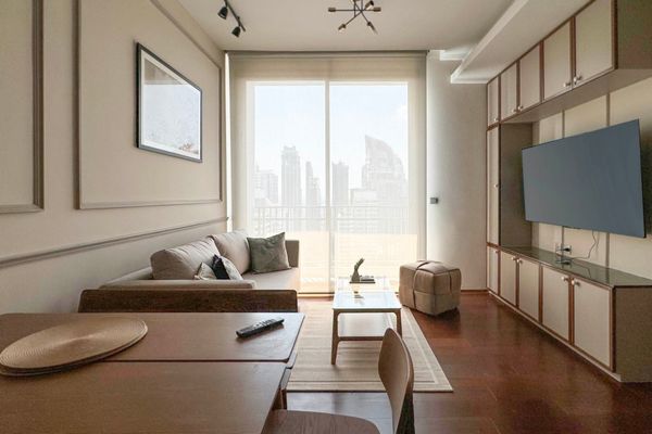 Luxury condo for rent in the heart of Thonglor (1 bedroom, 53 sq m.), spacious area. Conveniently travel near BTS, surrounded by a premium lifestyle.