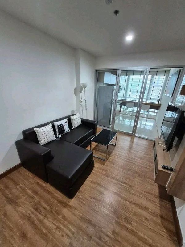 Rhythm Sukhumvit 50 1 Bed เลย์เอาท์กว้างจัดเต็ม  ห้องนอนแยกสัดส่วนพร้อมหน้าต่างบานใหญ่และม่านกันแสง พร้อมเข้าอยู่