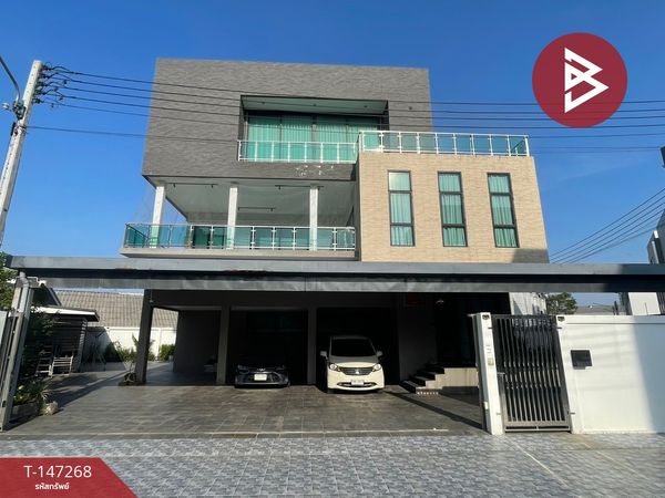 3-story detached house for sale, Un Ai Rak Village, Verona, Chonburi, with swimming pool.