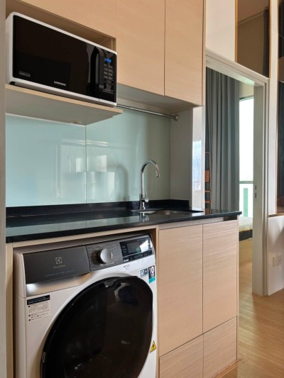 🏙️ Noble Revolve Ratchada 1 Penthouse, 2 bedrooms, 52 sq.m., top floor, 4-meter high ceiling, near MRT Thailand Cultural Centre.
