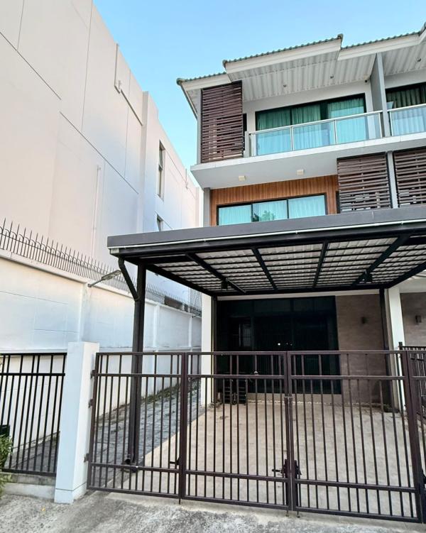For Sale House , Supalai Essence Ladprao , corner unit , wide frontage , MRT-Ladprao 101 , Khlong Chan , Bang Kapi , Bangkok , CX-166858