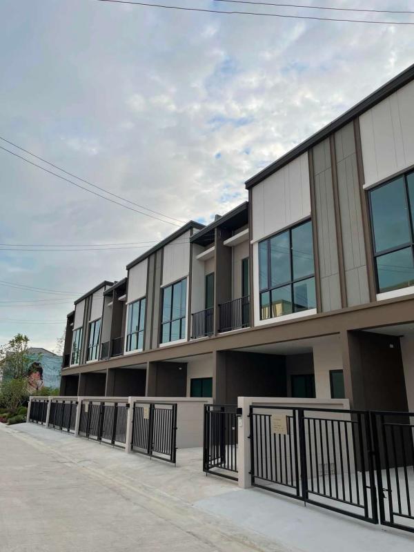 V COMPOUND BANGNA - SRINAKARIN / 3 Bedrooms (FOR SALE) DA124