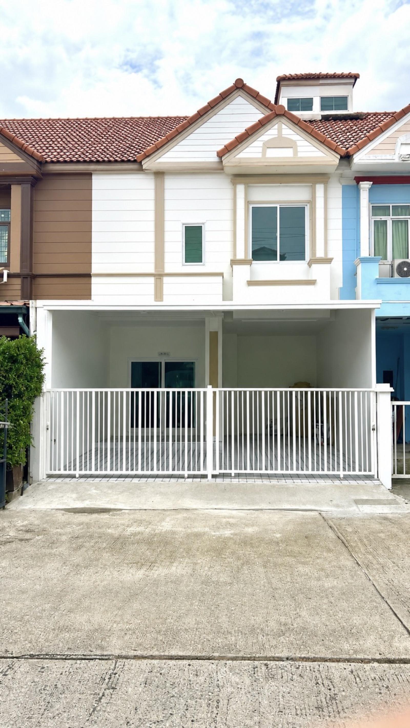 For Sale Townhouse/Townhome  , Baan Mantakarn Rangsit Lamlukka Khlong 4 , wide frontage , newly renovated , Lat Sawai , Lam Luk Ka , Pathum Thani , CX-167572