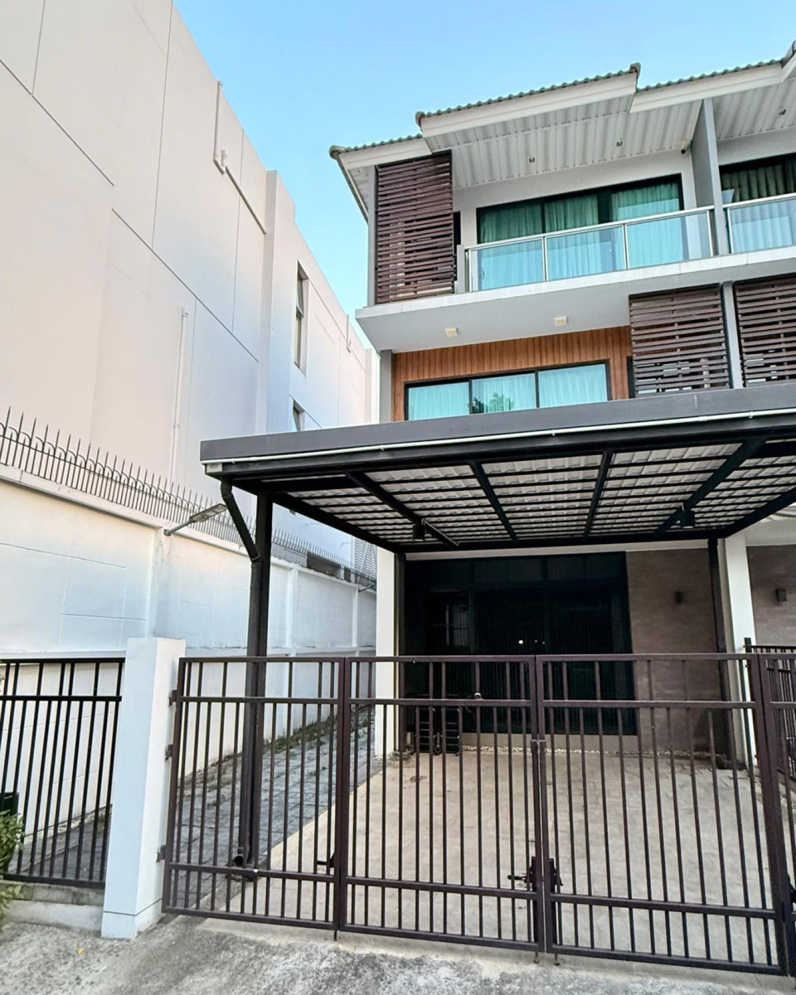 For Sale House , Supalai Essence Ladprao , corner unit , wide frontage , MRT-Ladprao 101 , Khlong Chan , Bang Kapi , Bangkok , CX-166858