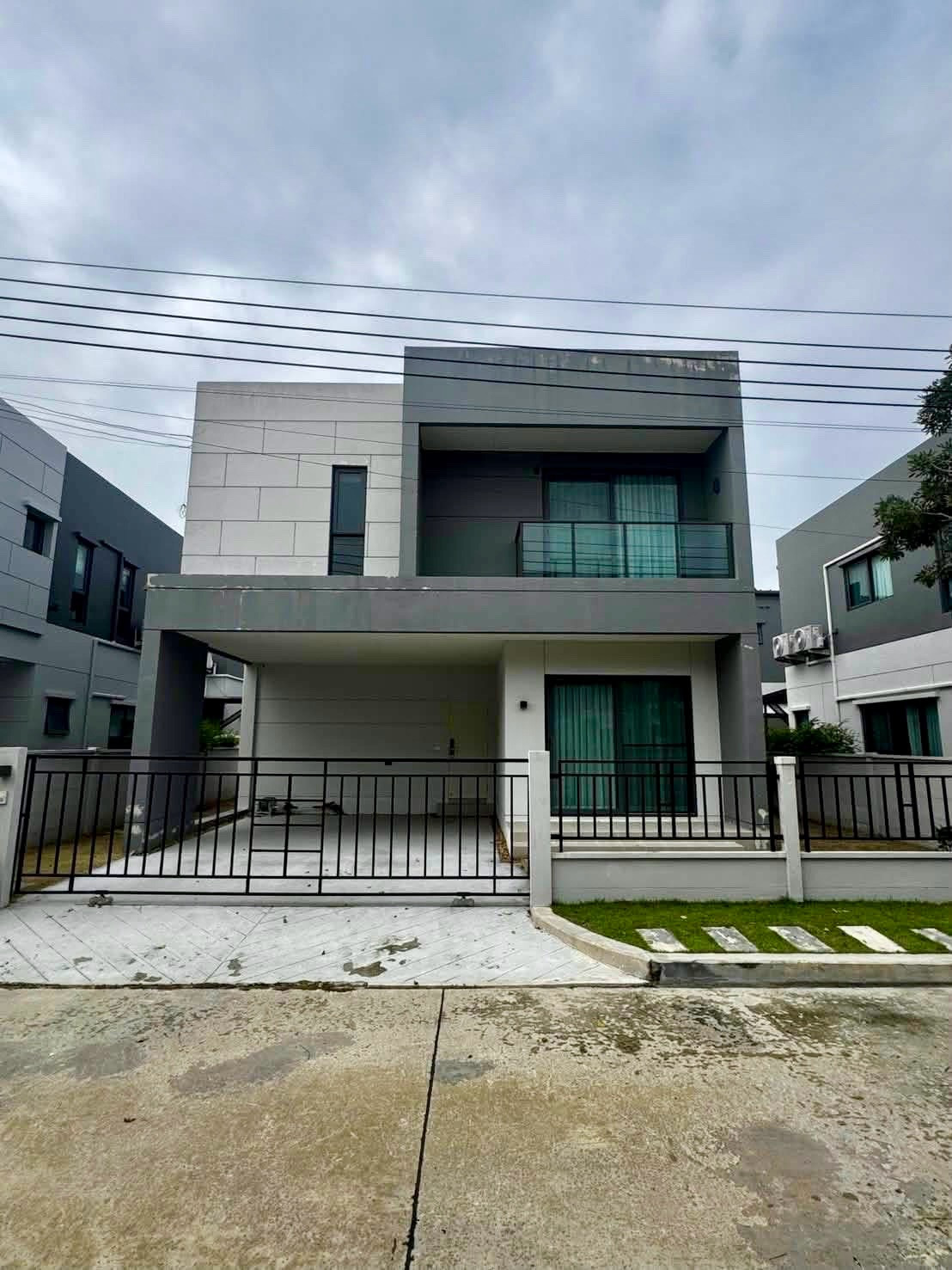 🌟ให้เช่าบ้านเดี่ยว เซนโทร บางนา  บ้านสวย- เลี้ยงสัตว์ได้ 2 ชั้น 3 ห้องนอน | 3 ห้องน้ำ ตกแต่งสวยเฟอร์นิเจอร์ครบ💥ค่าเช่า: 70,000 บาท/เดือน – รูปที่ 2