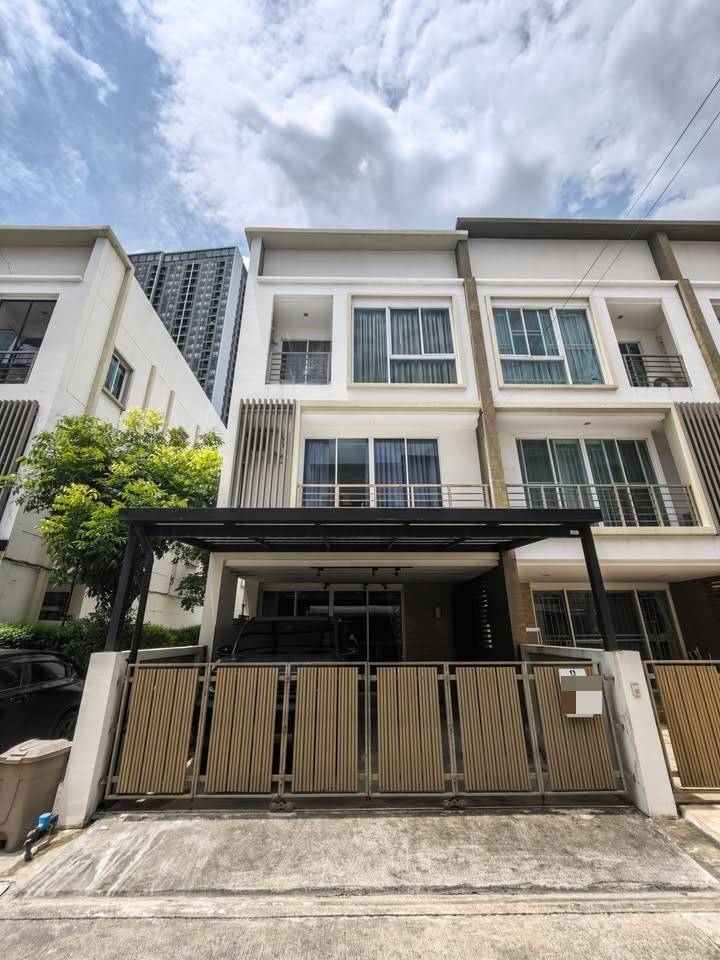 ให้เช่าทาวน์โฮม 3 ชั้น โครงการ ลุมพินี ทาวน์ เรสซิเดนซ์ ลาดพร้าว21 แอร์เฟอร์นิเจอร์ครบ มี4ห้องนอน 4ห้องน้ำ ราคาเช่า55,000บาท/เดือน