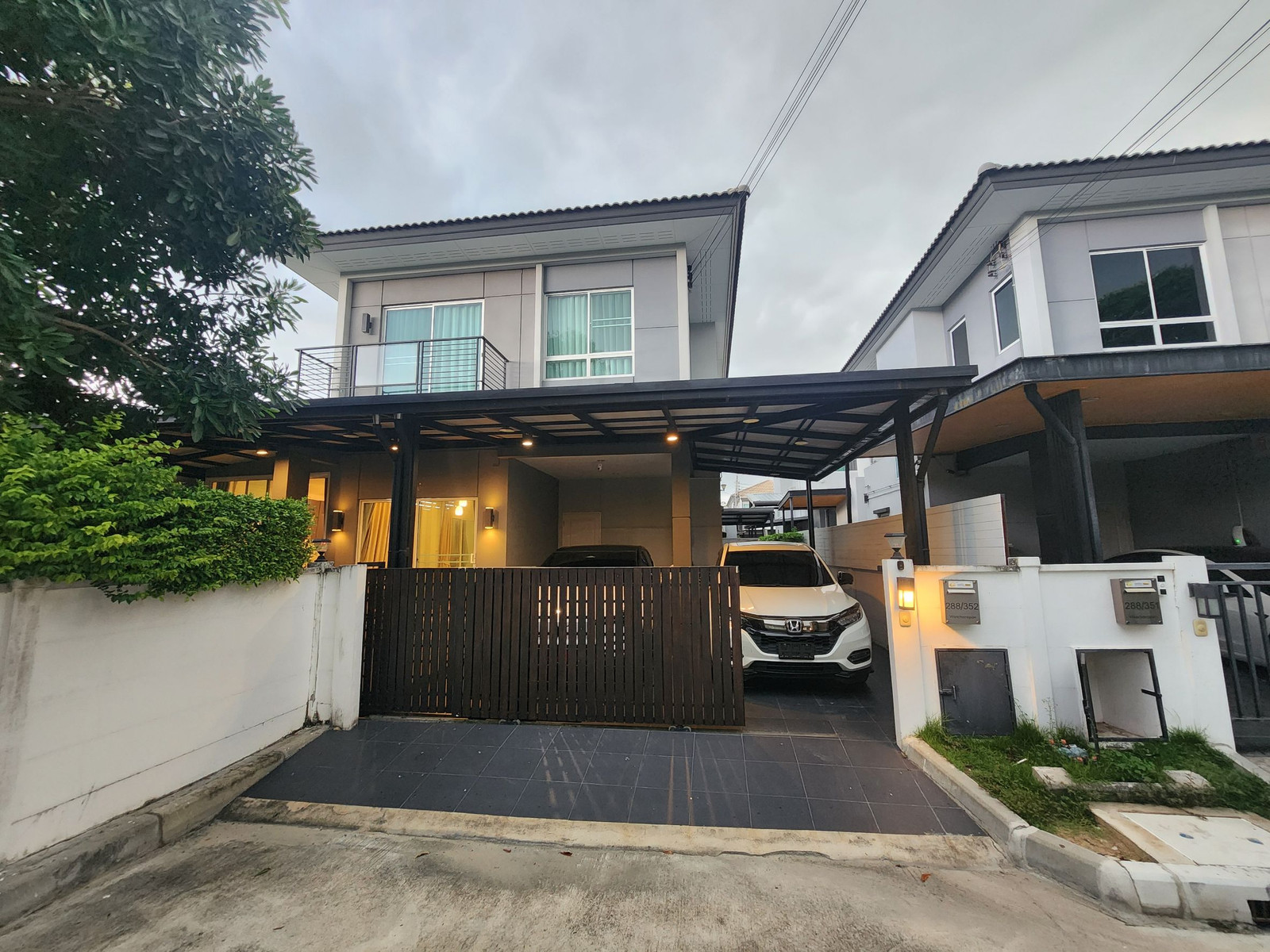 🏡 2-storey detached house for sale, corner unit, Centro Watcharapol project | Beautiful house, ready to move in, wide area, private atmosphere. 🏡 2-storey detached house for sale, corner unit, Centro Watcharapol project | Beautiful house, ready to move in, wide area, private atmosphere.