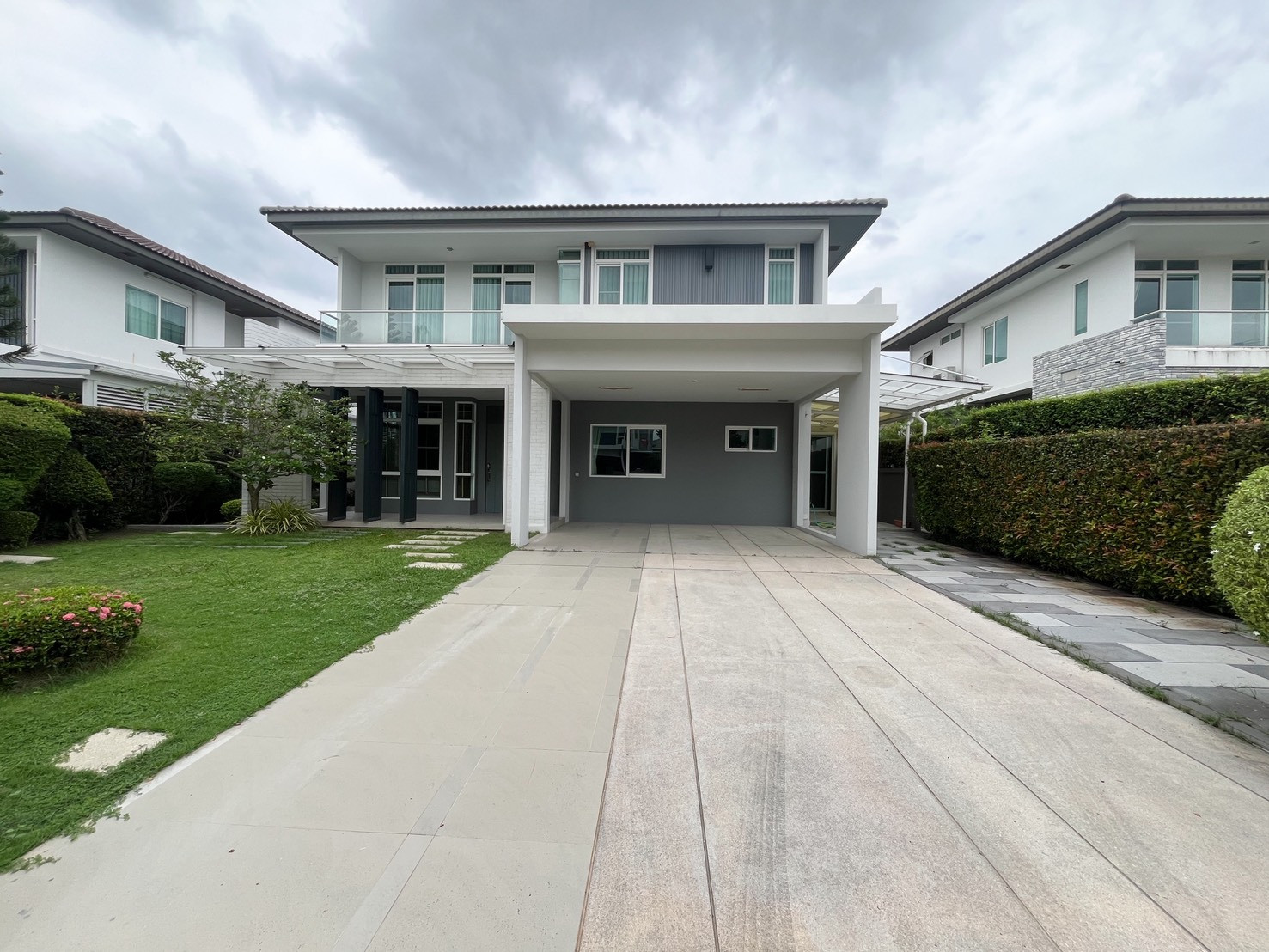 Luxury house for rent, Mantana Bangna Km.7, 4 bedrooms, 5 bathrooms, near Mega Bangna.