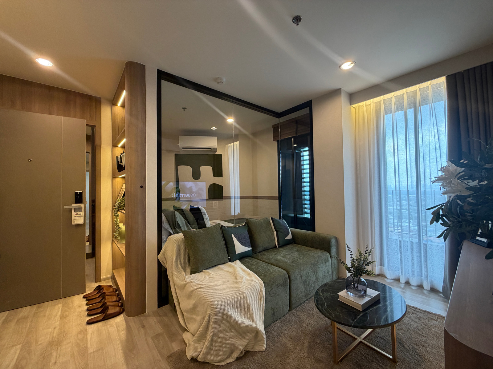 Ideo Mobi Sukhumvit Eastpoint  More Value with Free Furniture &amp; Transfer Fees Covered