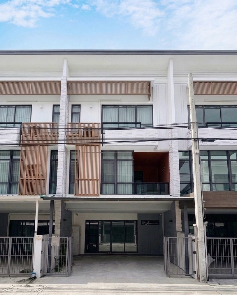 ทาวน์โฮม 3 ชั้น PLEX บางนา กม.5 หลังต้นโครงการ ถนนเมนกว้าง ใกล้ Mega Bangna เข้าออกสะดวก ทำเลศักยภาพ ทาวน์โฮม 3 ชั้น PLEX บางนา กม.5 หลังต้นโครงการ ถนนเมนกว้าง ใกล้ Mega Bangna เข้าออกสะดวก ทำเลศักยภาพ