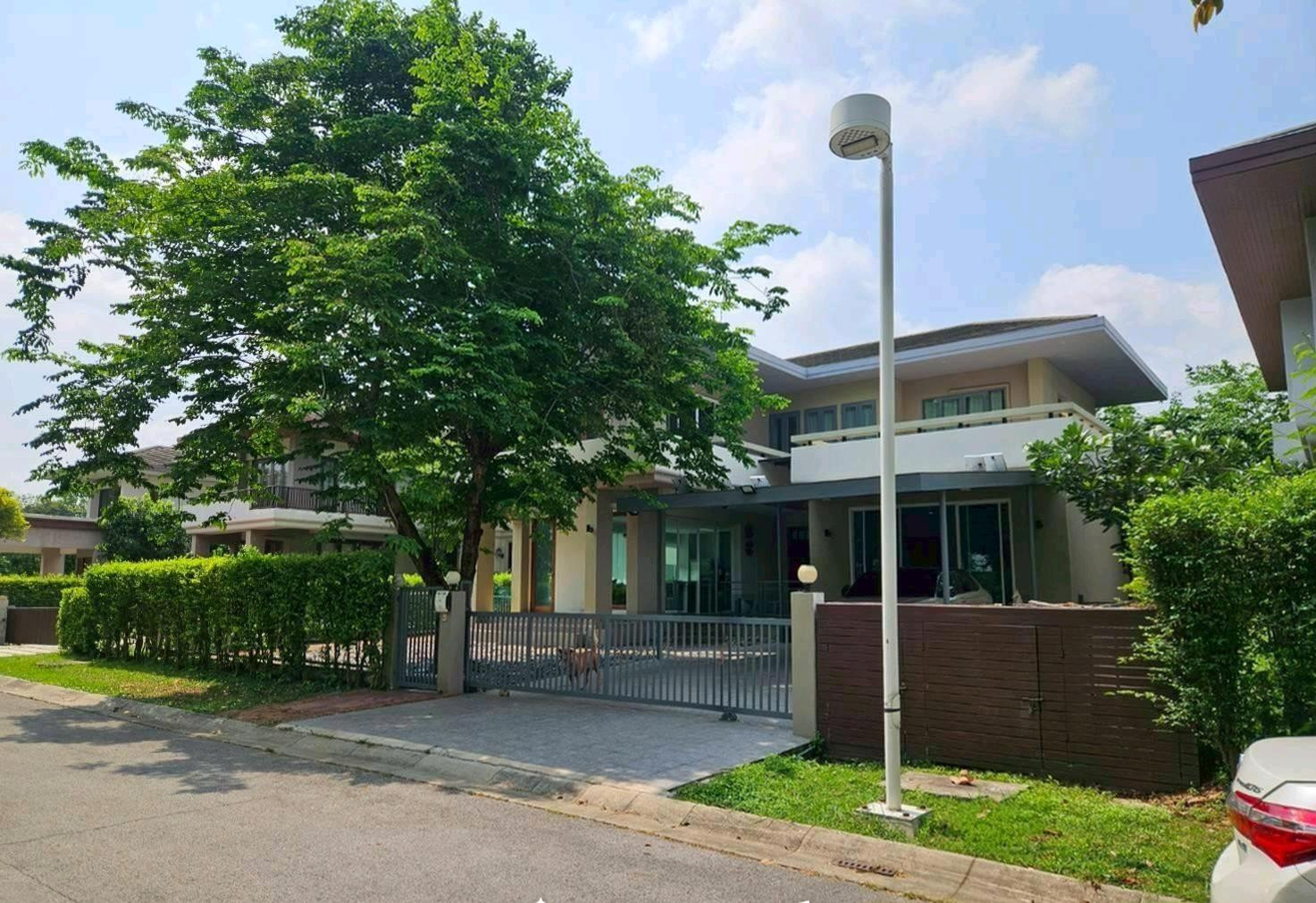 Single house for sale in a luxury village, 2 floors, 6 bedrooms, 5 bathrooms, 2 parking spaces. Single house for sale in a luxury village, 2 floors, 6 bedrooms, 5 bathrooms, 2 parking spaces.