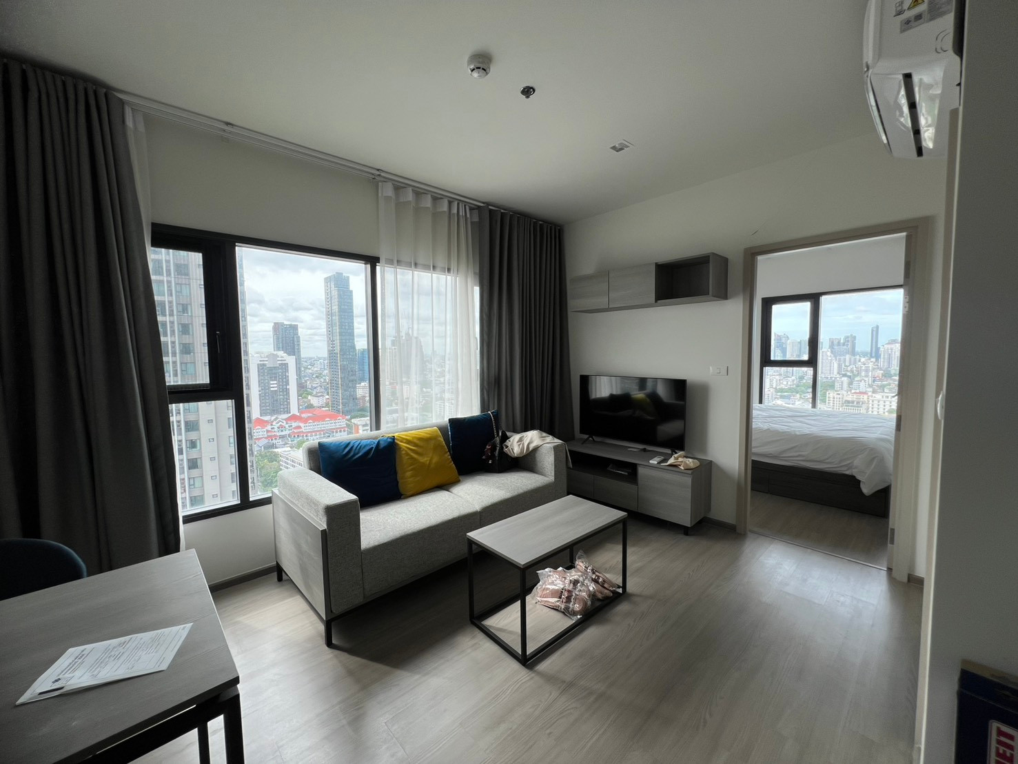 🏡 Condo for Rent – The Base Phetchaburi – Thonglor (เดอะ เบส เพชรบุรี – ทองหล่อ) | 1 Bed | 41 sqm | Floor 25 | 🚐 Shuttle Bus to MRT Phetchaburi | 💰23,000 THB/month | LINE: @500vvzzy | Ref: TR0147