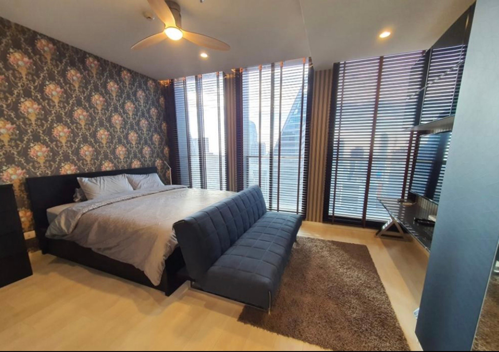 For rent: Noble Ploenchit, beautiful, good location, ready to move in, near BTS Ploenchit. If interested, contact Line @841qqlnr For rent: Noble Ploenchit, beautiful, good location, ready to move in, near BTS Ploenchit. If interested, contact Line @841qqlnr