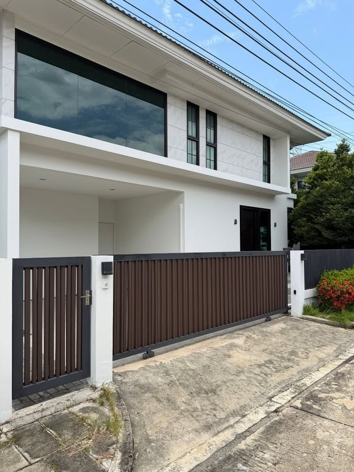 For sale and rent, 2-story detached house, Perfect Place Rama 9-Krungthep Kreetha, new house, Fully Furnished, ready to move in.