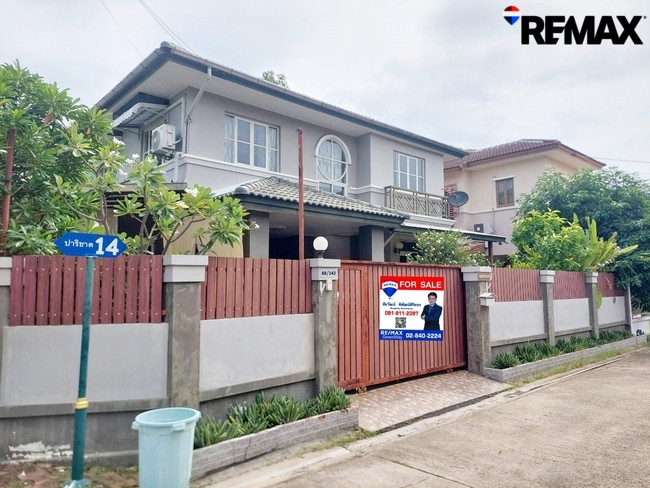 2-storey detached house for sale, corner house, ready to move in, Parichat Village Pinklao project. 2-storey detached house for sale, corner house, ready to move in, Parichat Village Pinklao project.