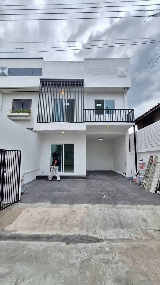 House for sale Natthakarn Phetkasem 112, corner house, 4 bedrooms. House for sale Natthakarn Phetkasem 112, corner house, 4 bedrooms.