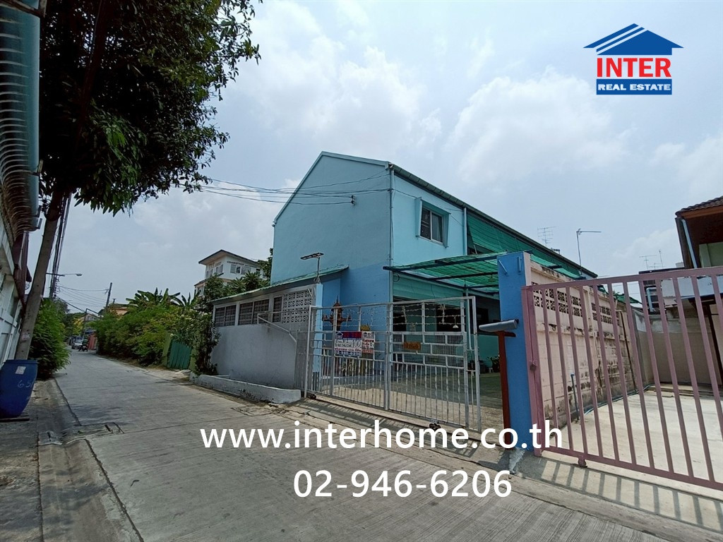 Room for rent 100 sq m. Room for rent near Thanommit Market, Soi Watcharaphon Intersection 1/1, Ramintra Road, Watcharaphon Road, Bang Khen District, Bangkok.