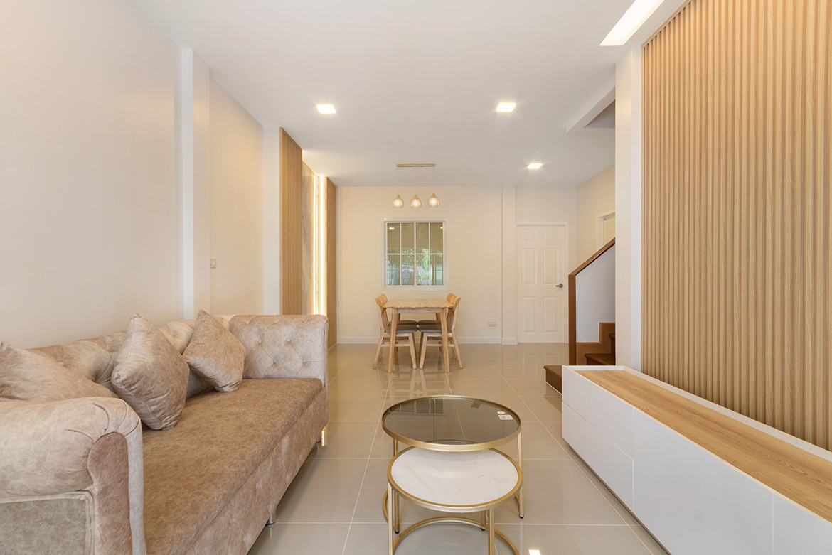 ทาวน์โฮม 2 ชั้น รีโนเวทใหม่ หมู่บ้านเดอะวิลล่า รัตนาธิเบศร์ หน้าบ้านไม่ชนใคร ต้นโครงการ (ซอยท่าอิฐ-ไทรม้า) พร้อมอยู่ ใกล้รถไฟฟ้าสายสีม่วง – รูปที่ 4