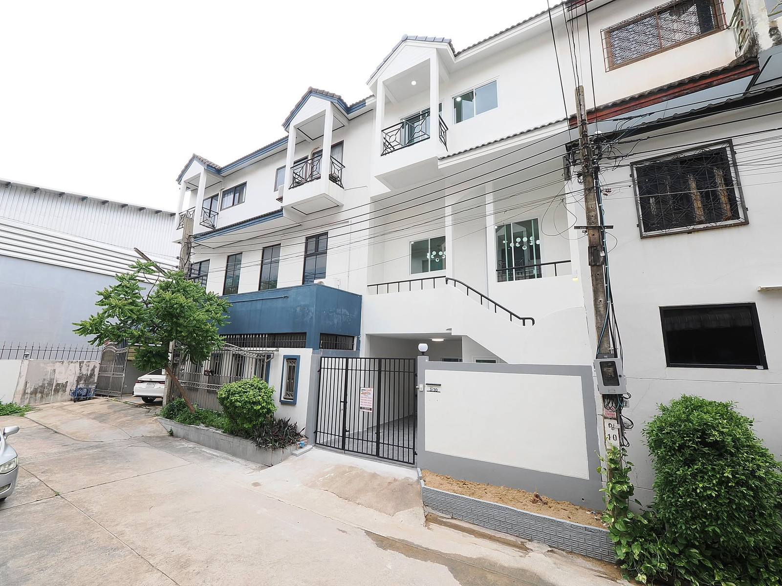 ขายราคาพิเศษ ทาวน์โฮม 3 ชั้น ม.บำรุงวงศ์ ขนาด 23.2 ตร.ว. 5ห้องนอน 4ห้องน้ำ บ้านสวยมาก ฟังชั่นบ้านดีเยี่ยม รีโนเวทใหม่ทั้งหลัง พร้อมเฟอร์ ทำเลดีมาก เข้าอยู่ได้ทันที [กาญจนาภิเษก-ปลายบาง] – รูปที่ 3