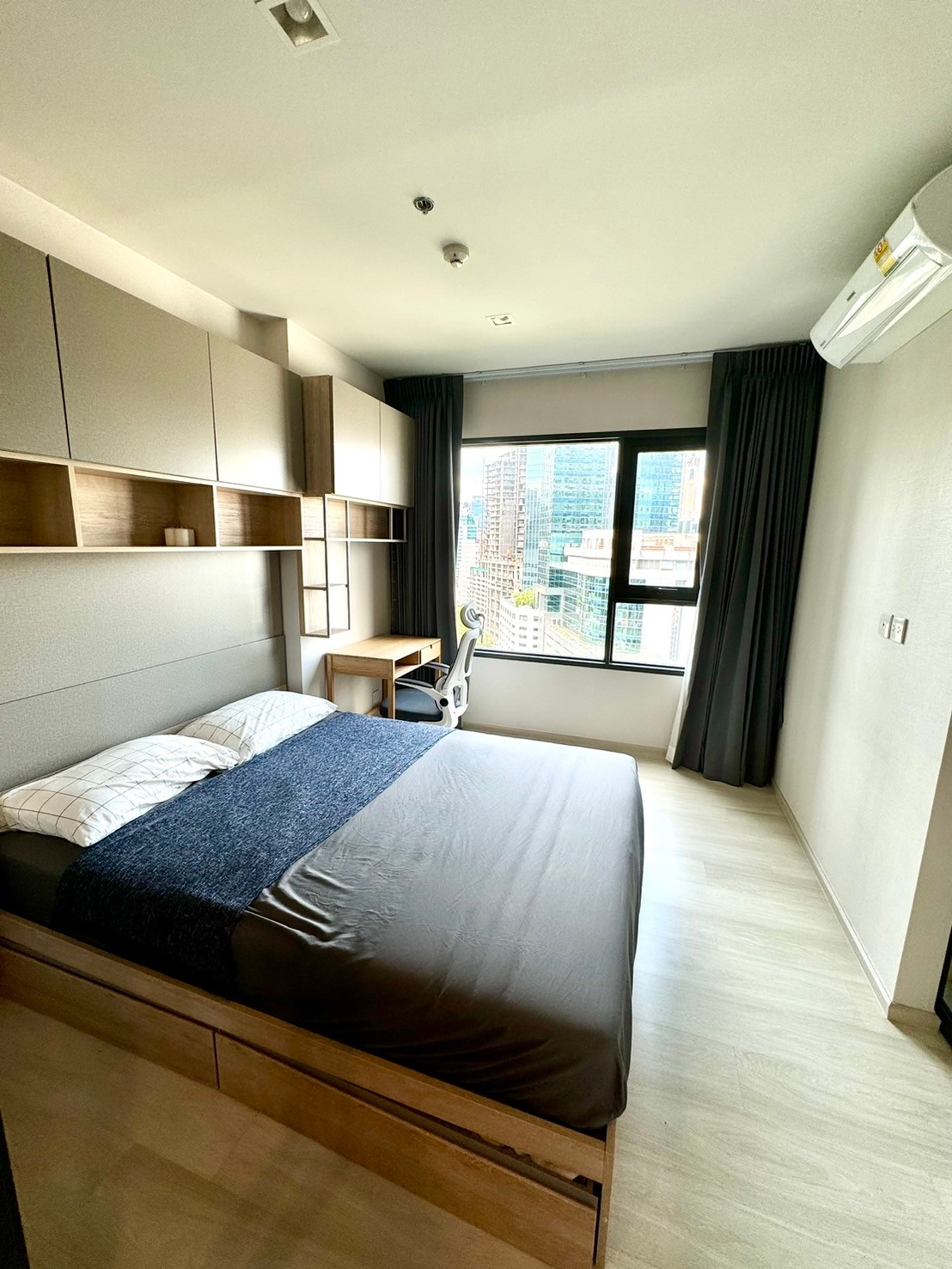 Life One Wireless 1bed plus 35sqm floor 19 Canal+City view available now Life One Wireless 1bed plus 35sqm floor 19 Canal+City view available now