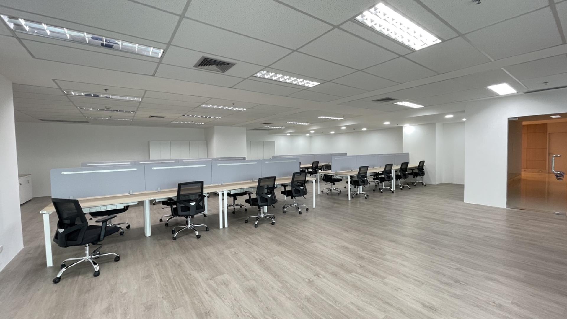 ให้เช่าสำนักงานoffice ย่านรัชดา-พระราม9 ใกล้ๆMRT  ชั้นสูง วิวสวย 209ตรม 32ที่นั่ง พร้อมโต๊ะผู้บริหาร สภาพดี ใหม่ พร้อมเฟอร์นิเจอร์ ย้ายเข้าทำงานได้เลย – รูปที่ 3