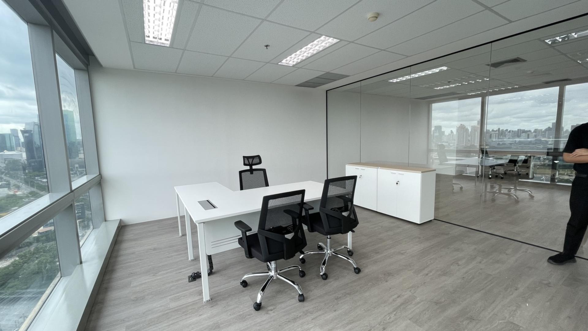 ให้เช่าสำนักงานoffice ย่านรัชดา-พระราม9 ใกล้ๆMRT  ชั้นสูง วิวสวย 209ตรม 32ที่นั่ง พร้อมโต๊ะผู้บริหาร สภาพดี ใหม่ พร้อมเฟอร์นิเจอร์ ย้ายเข้าทำงานได้เลย – รูปที่ 4