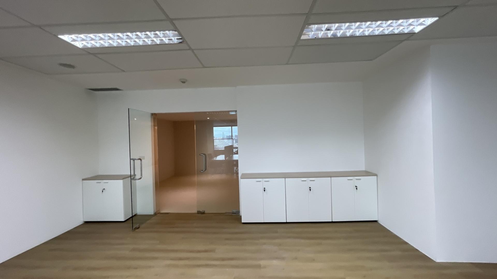Office rental, city view, with furniture, 69 square meters, 8-12 seats, separate executive desk, near MRT, Rama 9, Ratchada zone. – รูปที่ 3
