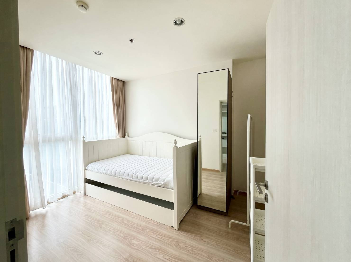ห้องมุมน่าอยู่ไม่ร้อน เฟอร์ฯครบ⭐Noble Revolve Ratchada1 (โนเบิล รีวอลฟ์ รัชดา 1) – รูปที่ 4