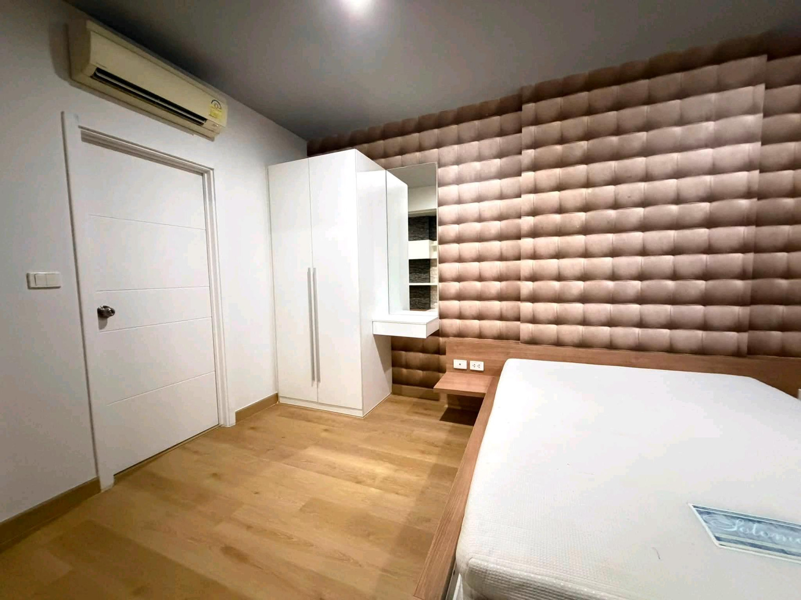 ✨ Newly renovated room, 22nd floor, open view, no afternoon sun — ready to move in! ✨ Newly renovated room, 22nd floor, open view, no afternoon sun — ready to move in!