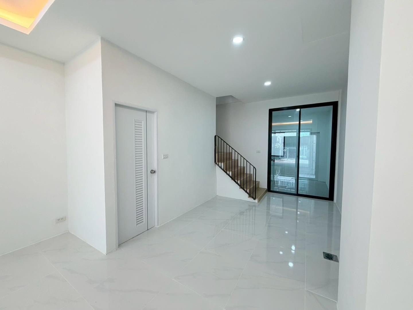 🔥 ทาวน์โฮมรีโนเวทใหม่ ทำเลดอนเมือง เพียง 2.49 ล้านบาท! 🔥 – รูปที่ 3