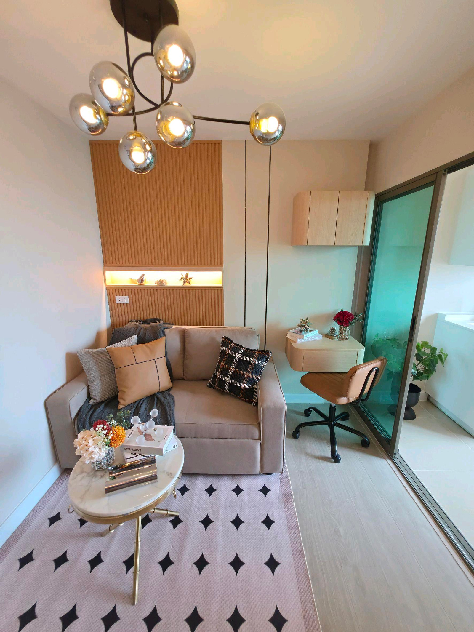 Urgent sale, Metro Luxe Ratchada Condo, condo next to Ratchada Road, near MRT.