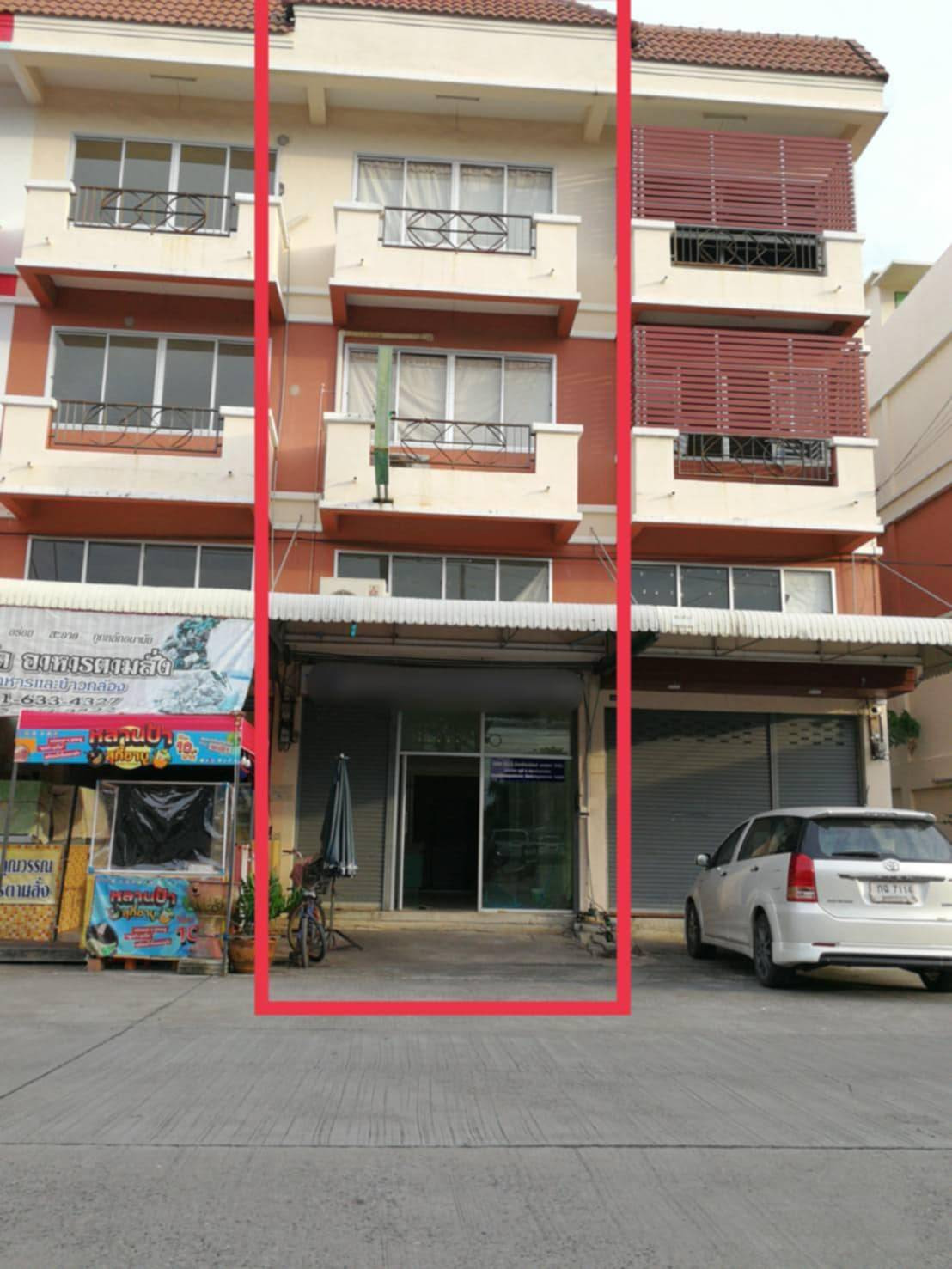 Urgent sale, 3 and a half storey commercial building I, Subrungruang City Village, near BTS Housing. Urgent sale, 3 and a half storey commercial building I, Subrungruang City Village, near BTS Housing.