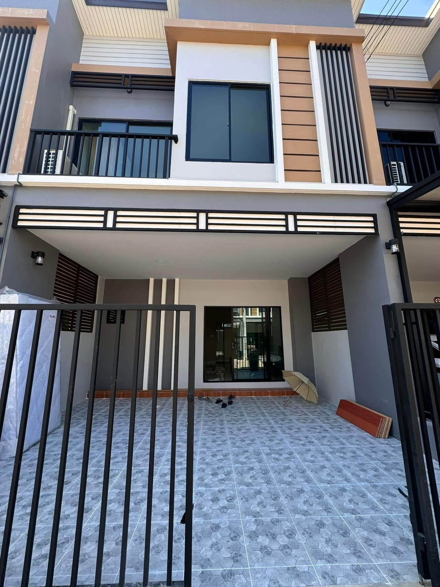🏡 House available October 1, for rent, large townhome, The Atrium Village (Phermsin 20, Intersection 5), spacious, beautifully decorated, just carry one bag and move in! ✨ House details:🚀Free fast and strong internet🚀 3 bedrooms | 2 bathrooms, extra wide  – รูปที่ 2