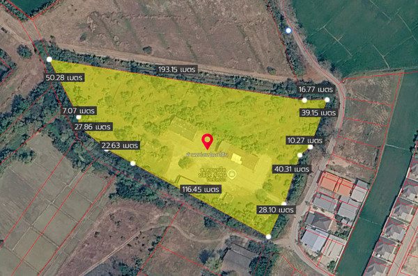 Land for sale with building, 10 rai, next to the road, Ban Paen Subdistrict, Mueang District, Lamphun, width 120 m.