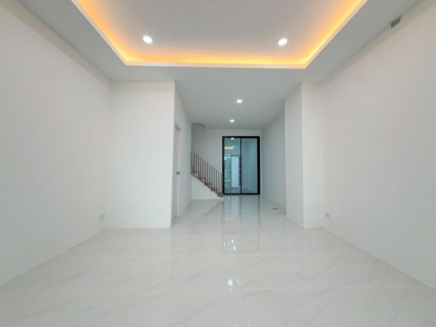 🔥 ทาวน์โฮมรีโนเวทใหม่ ทำเลดอนเมือง เพียง 2.49 ล้านบาท! 🔥 – รูปที่ 2
