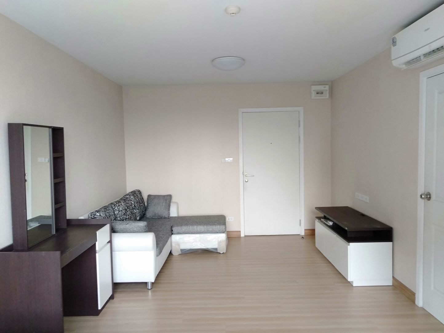 For Rent: Plum Condo Phaholyothin 89 Phase 1, near Rangsit University For Rent: Plum Condo Phaholyothin 89 Phase 1, near Rangsit University