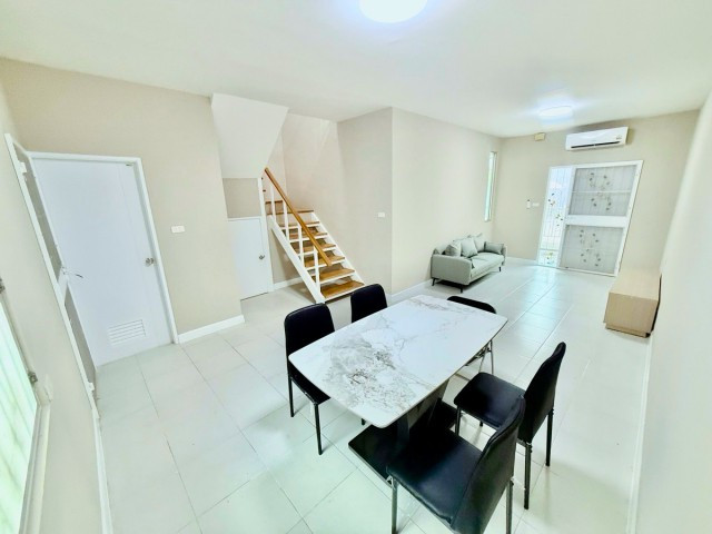 Wat LadPlaKhao 500 Kaset-Nawamin Beautiful clean two-story townhouse 3 ed and 2 bath 300 m. from La – รูปที่ 4