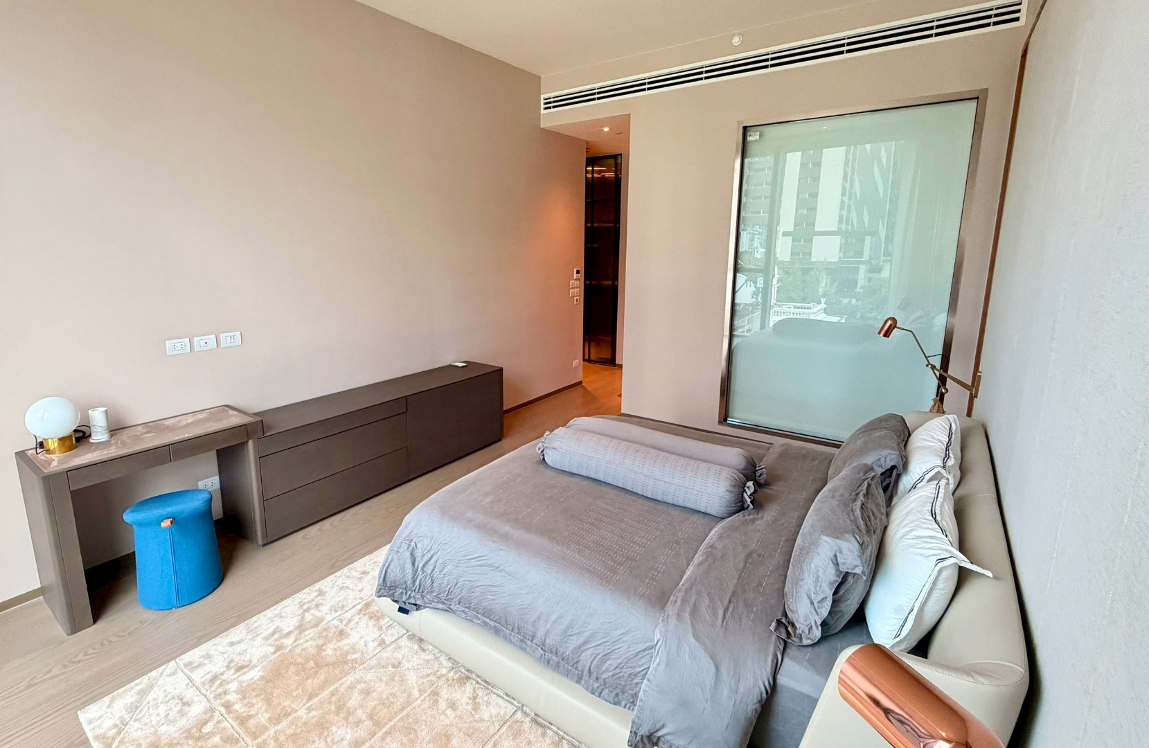 🔥Rent Now+🔥 Scope Condo, Langsuan, near Chidlom BTS Station. Fully furnished and ready to move in.