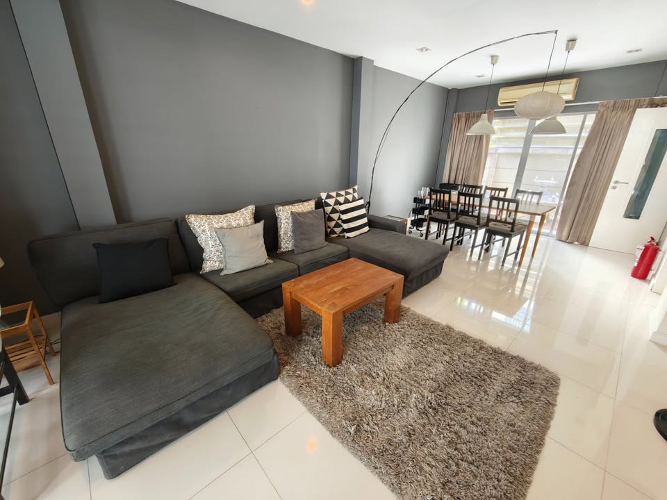 ให้เช่าทาวน์โฮม 3 ชั้น โครงการ ลุมพินี ทาวน์ เรสซิเดนซ์ ลาดพร้าว21 แอร์เฟอร์นิเจอร์ครบ มี4ห้องนอน 4ห้องน้ำ ราคาเช่า55,000บาท/เดือน – รูปที่ 2