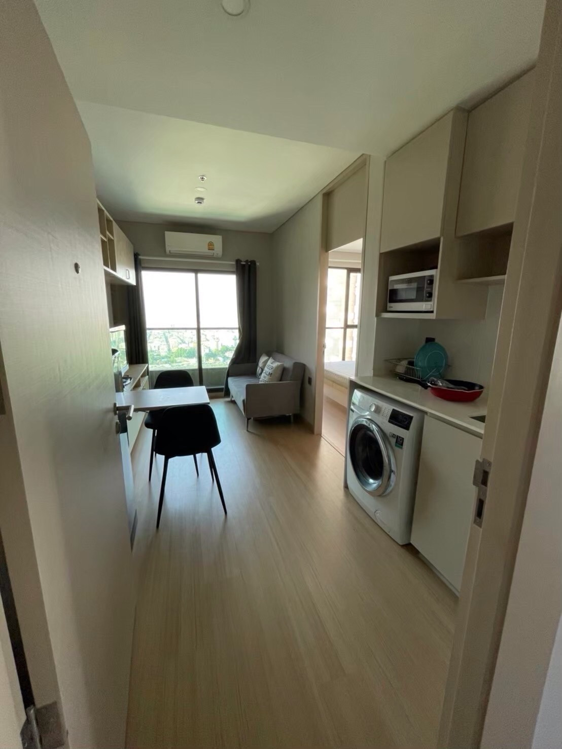 The room is just vacant and ready to move in. This building is really hard to find!! Room with a beautiful, wide view, convenient travel. The room is just vacant and ready to move in. This building is really hard to find!! Room with a beautiful, wide view, convenient travel.