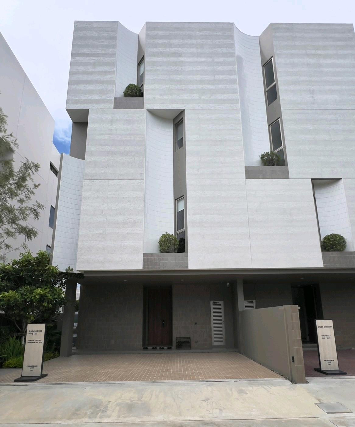 For Sale: Providence Lane Lasalle | Luxury Home Near Bangkok Patana School, Just Minutes Away For Sale: Providence Lane Lasalle | Luxury Home Near Bangkok Patana School, Just Minutes Away