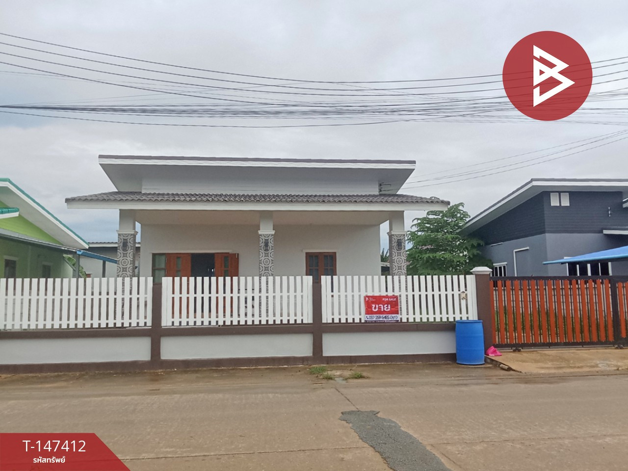 Townhouse for sale Lawyer Wichet Village, Photharam, Ratchaburi