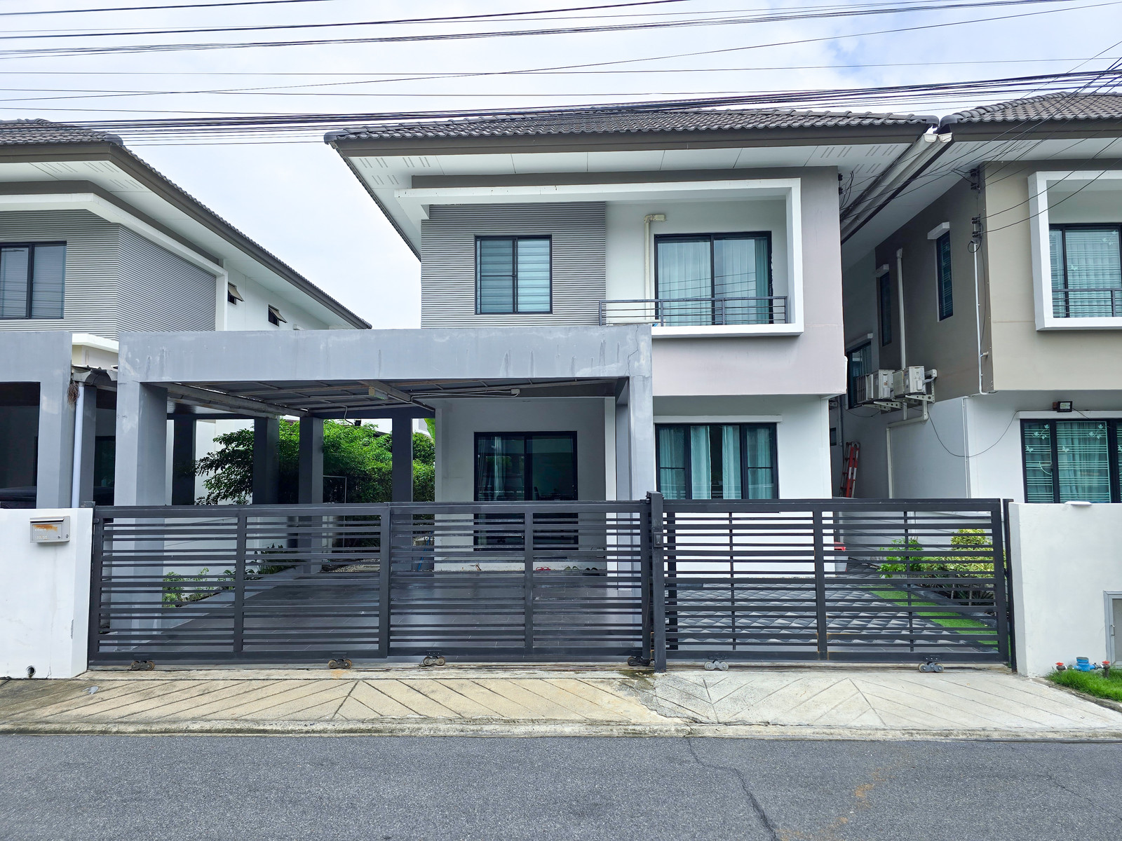 ขาย บ้านแฝด อารียา โคโม่ บางนา-วงแหวน ขนาด 165 ตรม. 4 ห้องนอน 3ห้องน้ำ 3 ที่จอดรถ ใกล้เมกะบางนา เดินทางสะดวก ขาย บ้านแฝด อารียา โคโม่ บางนา-วงแหวน ขนาด 165 ตรม. 4 ห้องนอน 3ห้องน้ำ 3 ที่จอดรถ ใกล้เมกะบางนา เดินทางสะดวก